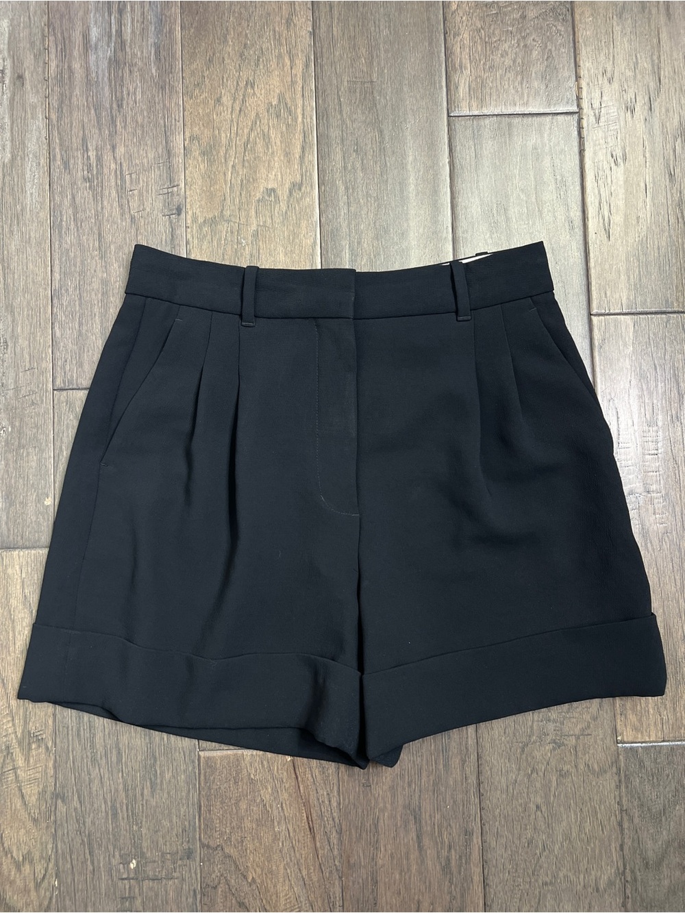 Aritzia Wilfred Labyrinth High-Rise Pleated Cuffed Shorts Black Size 10 AS IS